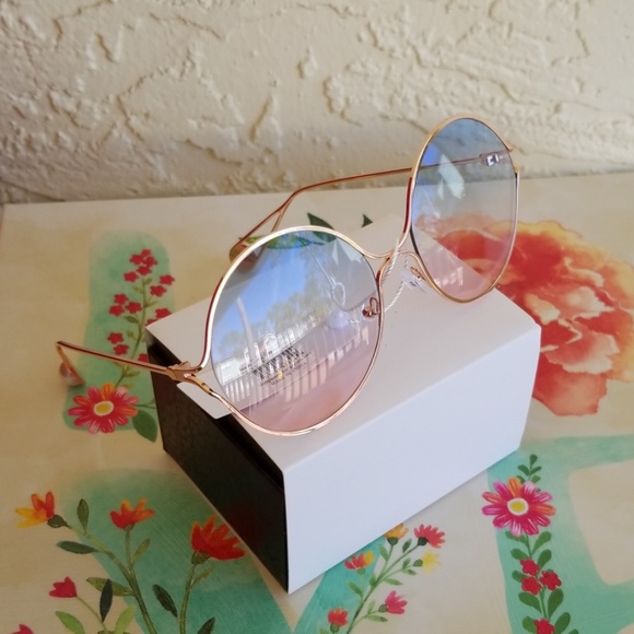 Accessories - 2019 ROUND VINTAGE LOOK GOLD BLUE PINK SUNGLASSES